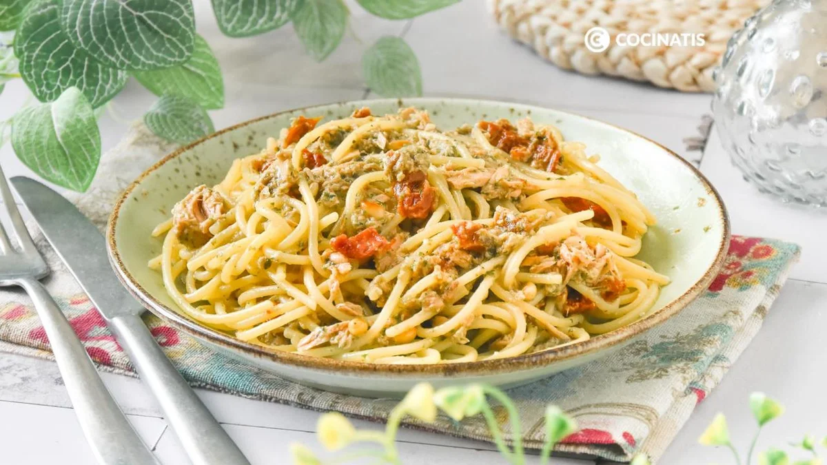 Espaguetis con atún, el plato de pasta más socorrido