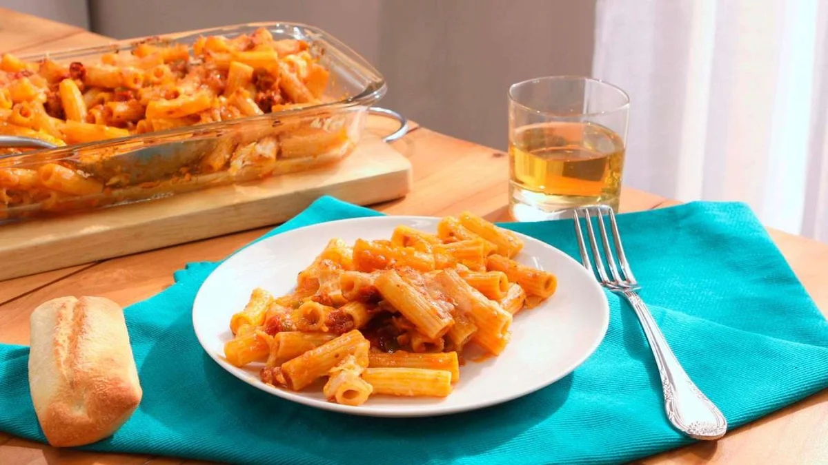 Macarrones con chorizo y queso gratinado