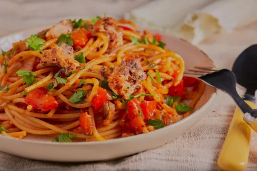 Pasta con sardinas de lata y tomate: El secreto de una cena rápida