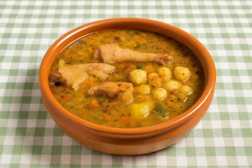 Caldo de Gallina Casera: Receta Fácil para un Sabor Único