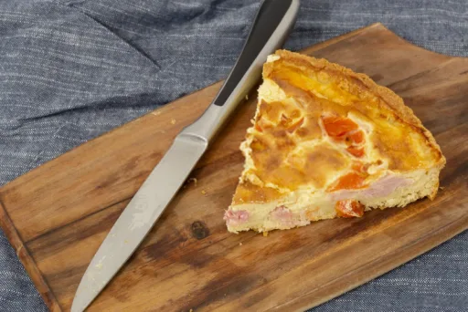 Fugazza Casera: Receta Tradicional con Jamón y Queso
