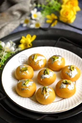 Besan Ladoo | Easy Besan Laddu Recipe