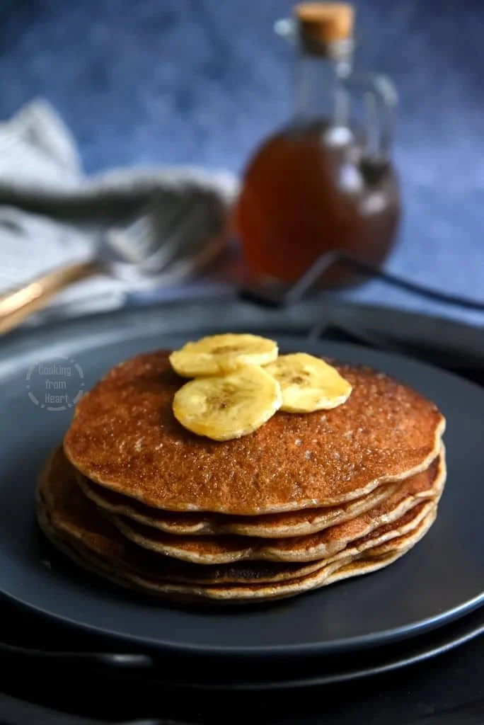 Panquecas integrais de banana sem ovos