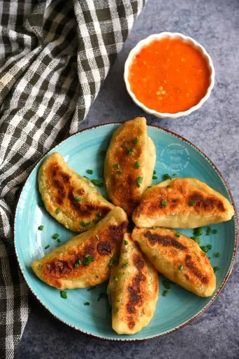Pan Fried Momos | Pan Fried Vegetable Momos | Veg Pan Fried Momos Recipe