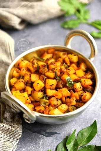 Urulai Kizhangu Varuval | Potato Poriyal | Spicy Potato Fry