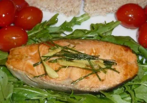 Salmón con salsa de jengibre y limón