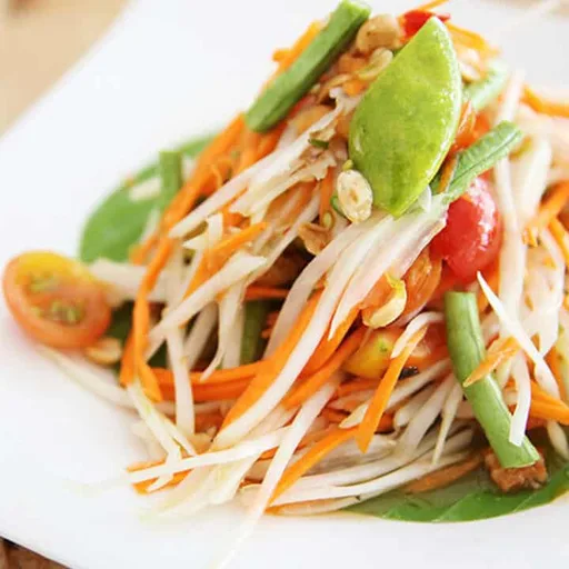 Authentic Thai Spicy Green Papaya Salad