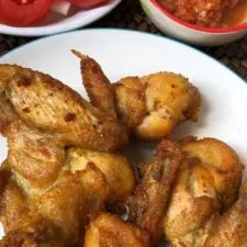 Ayam Goreng: Pollo frito clásico indonesio