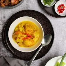 Cager Telur: Curry Madurés de Huevos Cocidos y Repollo