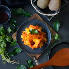 Kentang Balado: Patatas al Estilo Padang con Sambal (Vegano)
