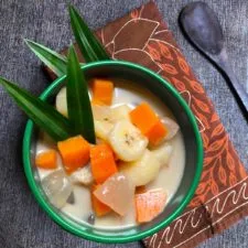 Kolak Pisang: Banana and Coconut Milk Dessert Soup (Vegan)