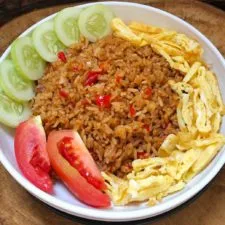 Nasi Goreng: Arroz frito indonesio