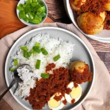 Rendang Telur: Rendang de Huevo (Huevos Cocidos Estofados en Leche de Coco Especiada)