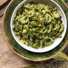 Tumis Pare: Melón amargo salteado
