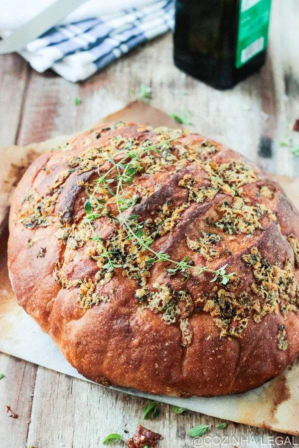 Pão caseiro sem sova com gorgonzola