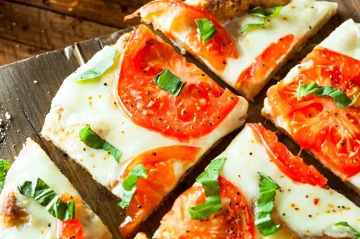 Pizza Margarita con tortillas rápidas