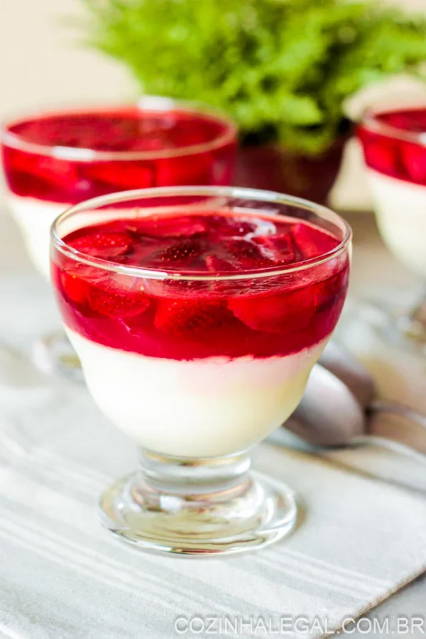 Sobremesa de morango fácil para o Natal