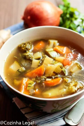 Sopa de legumes com gengibre