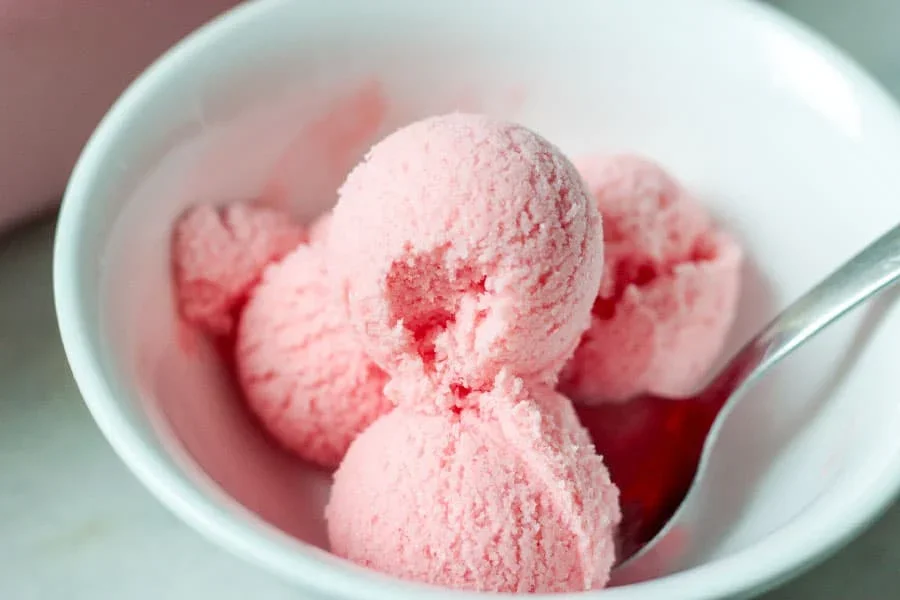 Creamy homemade gelatine ice cream