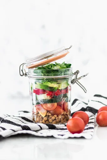 Ensalada con proteína a la plancha