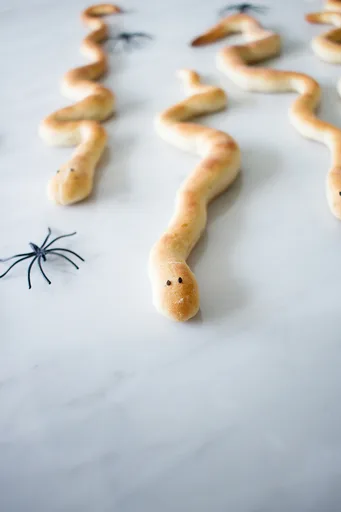 HALLOWEEN: Grisines en forma de serpiente