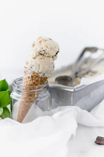 Ice Cream with Manjar Blanco and Chocolate Chips