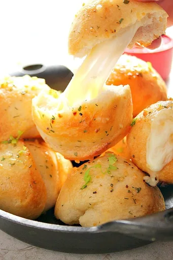 Easy Garlic Cheese Bombs