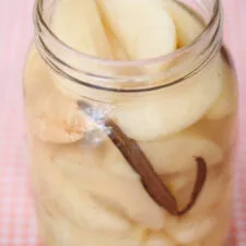 Manzanas en almíbar perfumado