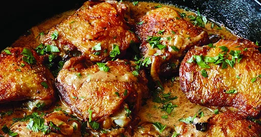 Muslos de pollo con salsa cremosa de mostaza