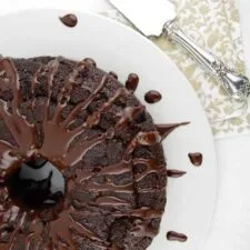 Pastel Decadente de Chocolate y Especias