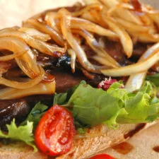 Sándwich de cordero sobrante