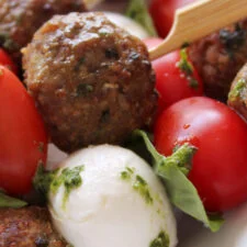 Meatball Kebabs – Caprese Style