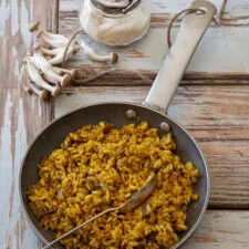 Risotto de champiñones, parmesano y azafrán