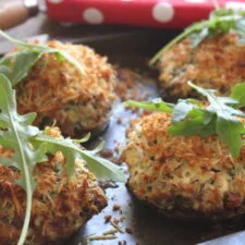 Champiñones rellenos de beicon, espinacas y queso crema
