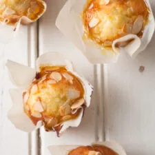Bizcochos de naranja y almendra con almíbar de naranja