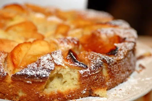 Gâteau aux pommes caramélisées : la recette facile