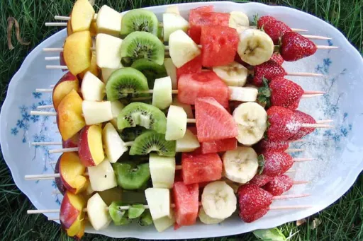 Brochetas de frutas frescas