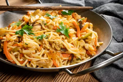 Nouilles chinoises au poulet : la meilleure recette