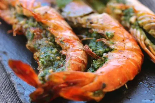 Gambas gigantes con mantequilla de hierbas frescas
