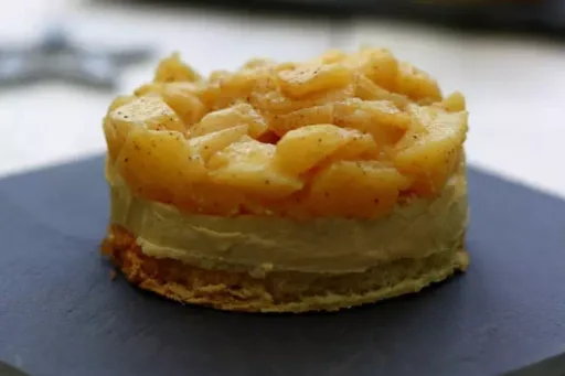Tostada de foie gras con manzana al estilo tatin