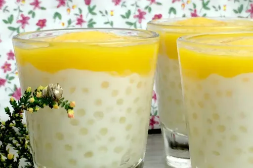 Perlas de Japón con leche de coco y coulis de mango