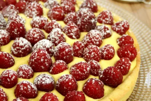Mascarpone, vanilla and raspberry tart