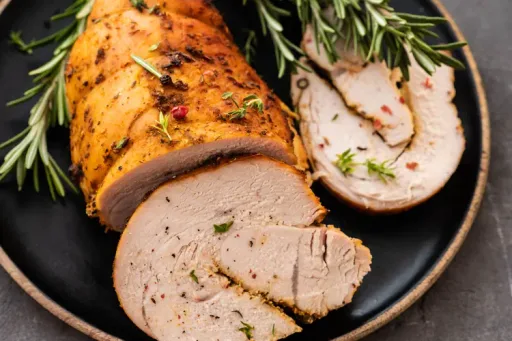 Asado de pavo con salsa de curry y mostaza