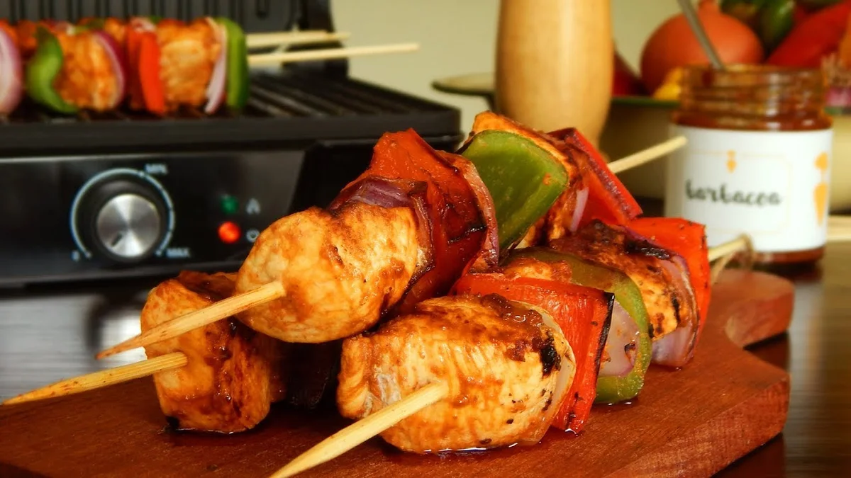 Brochettes de Pollo y Vegetales