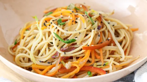 Chow Mein, fideos salteados con vegetales