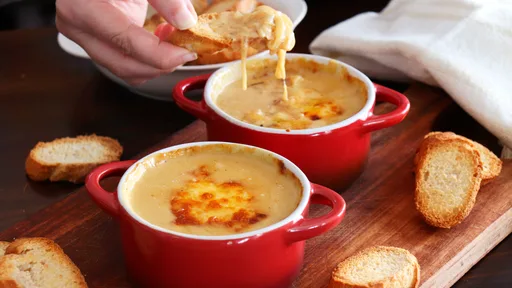 Dip de Cebollas Caramelizadas y Queso