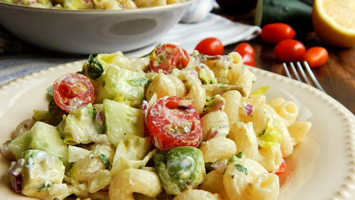 Ensalada con Fideos, Vegetales y Queso Crema