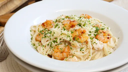 Pasta Alfredo con Camarones