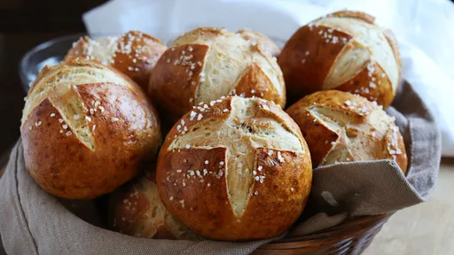 Pretzel Rolls | Panes de Pretzel