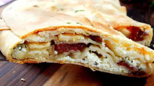 Scaccia Siciliana de Ricotta, Queso y Longaniza
